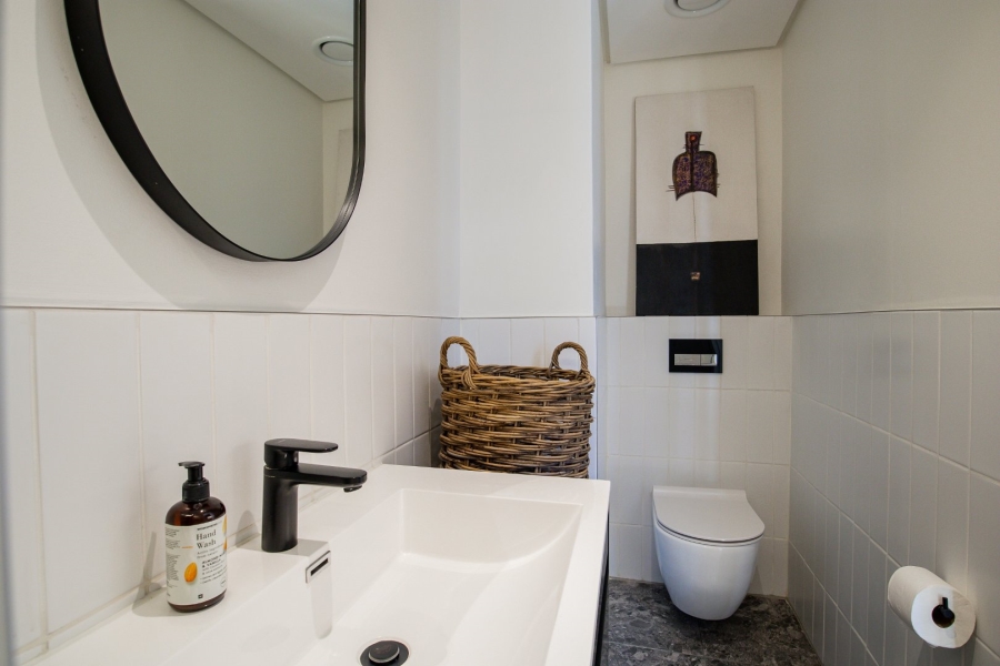 1 Bedroom Property for Sale in Sea Point Western Cape